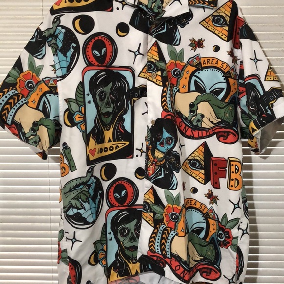 Graphic button up - Picture 2 of 2